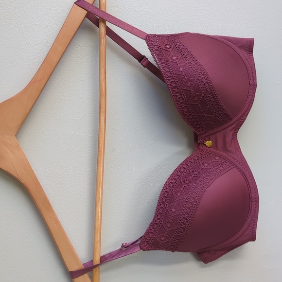 Adrienne Vittadini. Burgendy Lace Trimmed Bra. Size 36C. - Picture 5 of 9